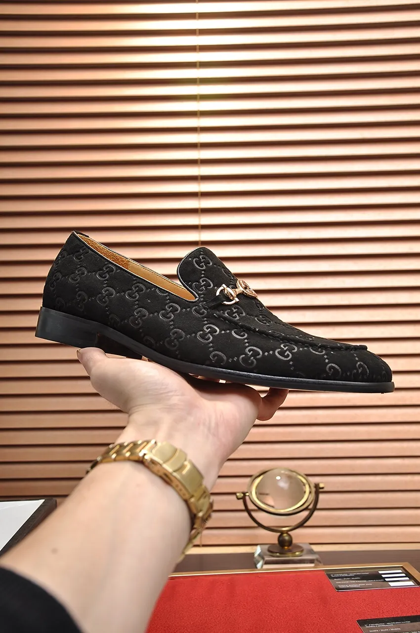 Men's shoes💰500💶Italy's top luxury men's shoe giant (GUCCI) (Gucci) (full cowhide lining) new arrival🍃Original European style🔰 Pleasant to the eye😍In order to make the shoes more durable and non-deformable🌀The production continues to follow traditional methods but there is still no lack of innovation💪Choose original sheepskin for the leather♻️ Smooth and natural And extra bright ⭐Made of imported cowhide, the first choice of rich people 38-45 (45 customized)
